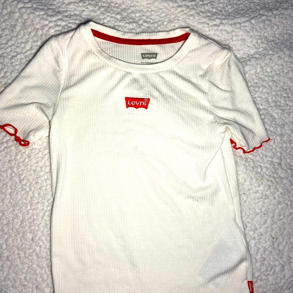 Levi’s cropped short sleeve tee